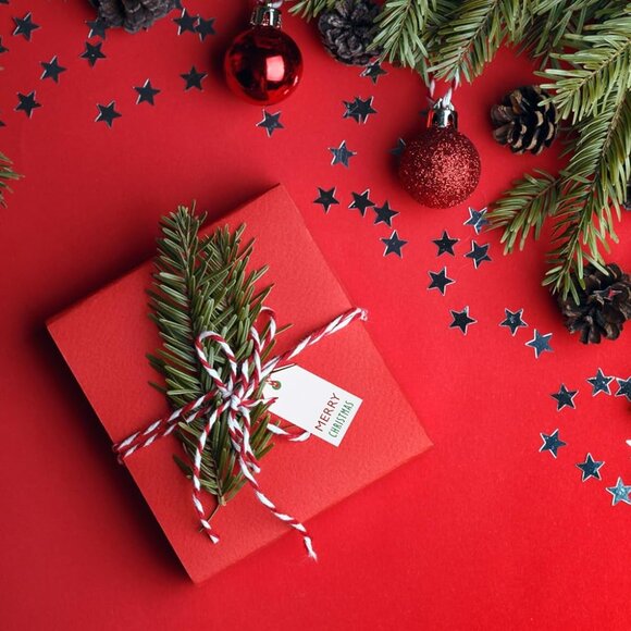 Green Tags for Gift Wrapping and Labeling Xmas on White Kraft 25 PCS with Pre-St - Picture 4 of 9